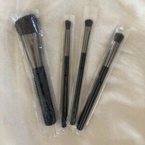 4 Laruce makeup brushes